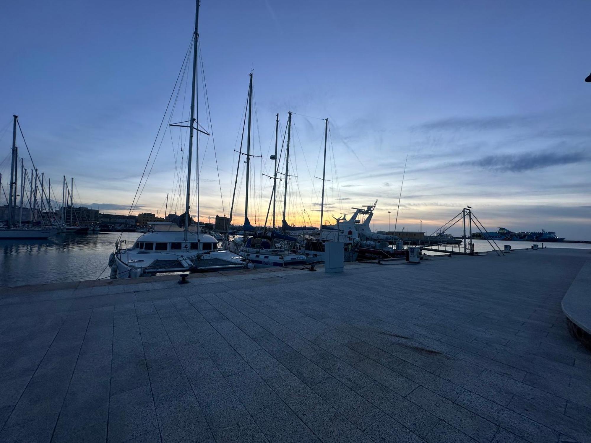 Moncici House Hotell Porto Torres Exteriör bild