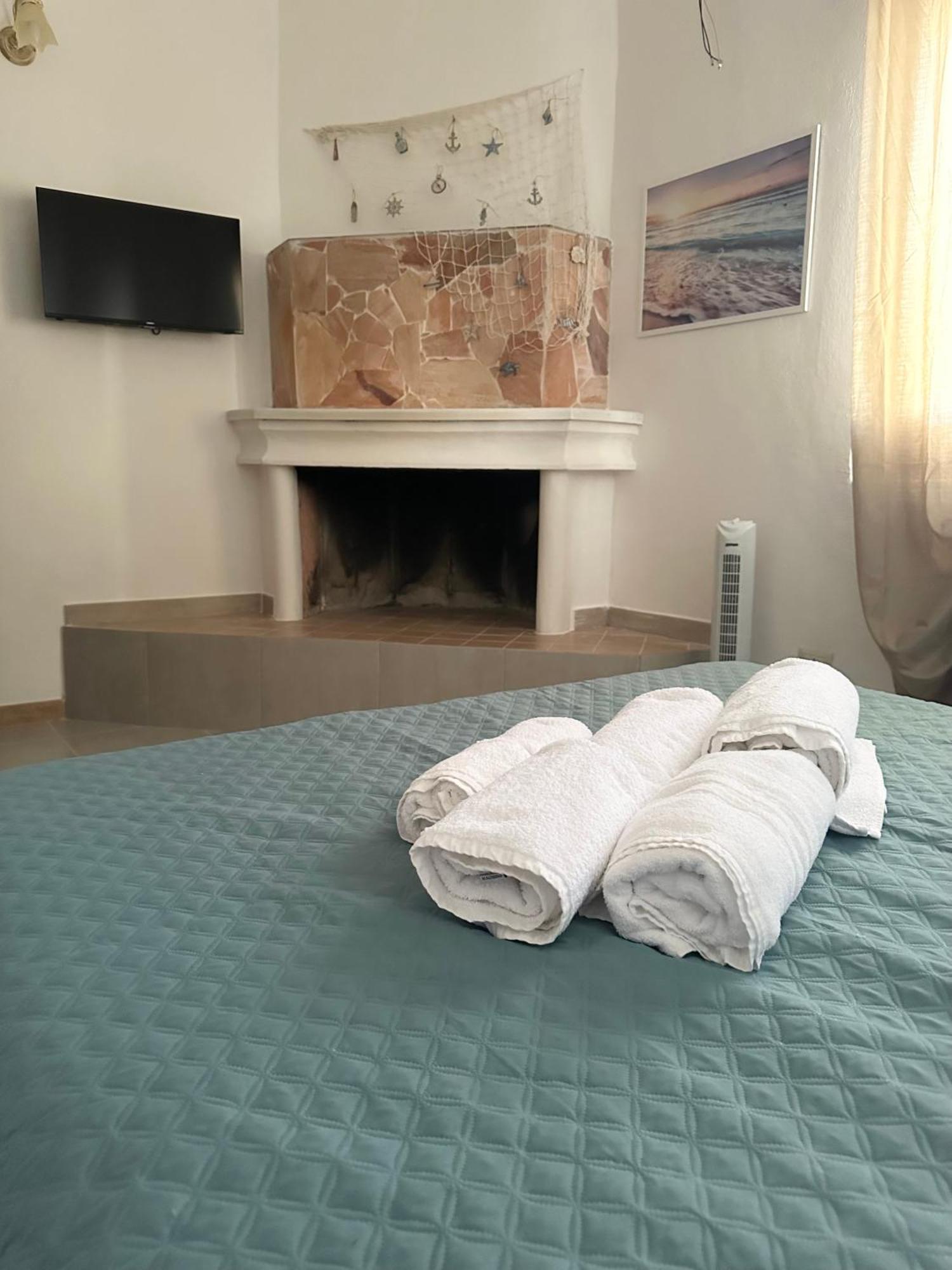 Moncici House Hotell Porto Torres Exteriör bild