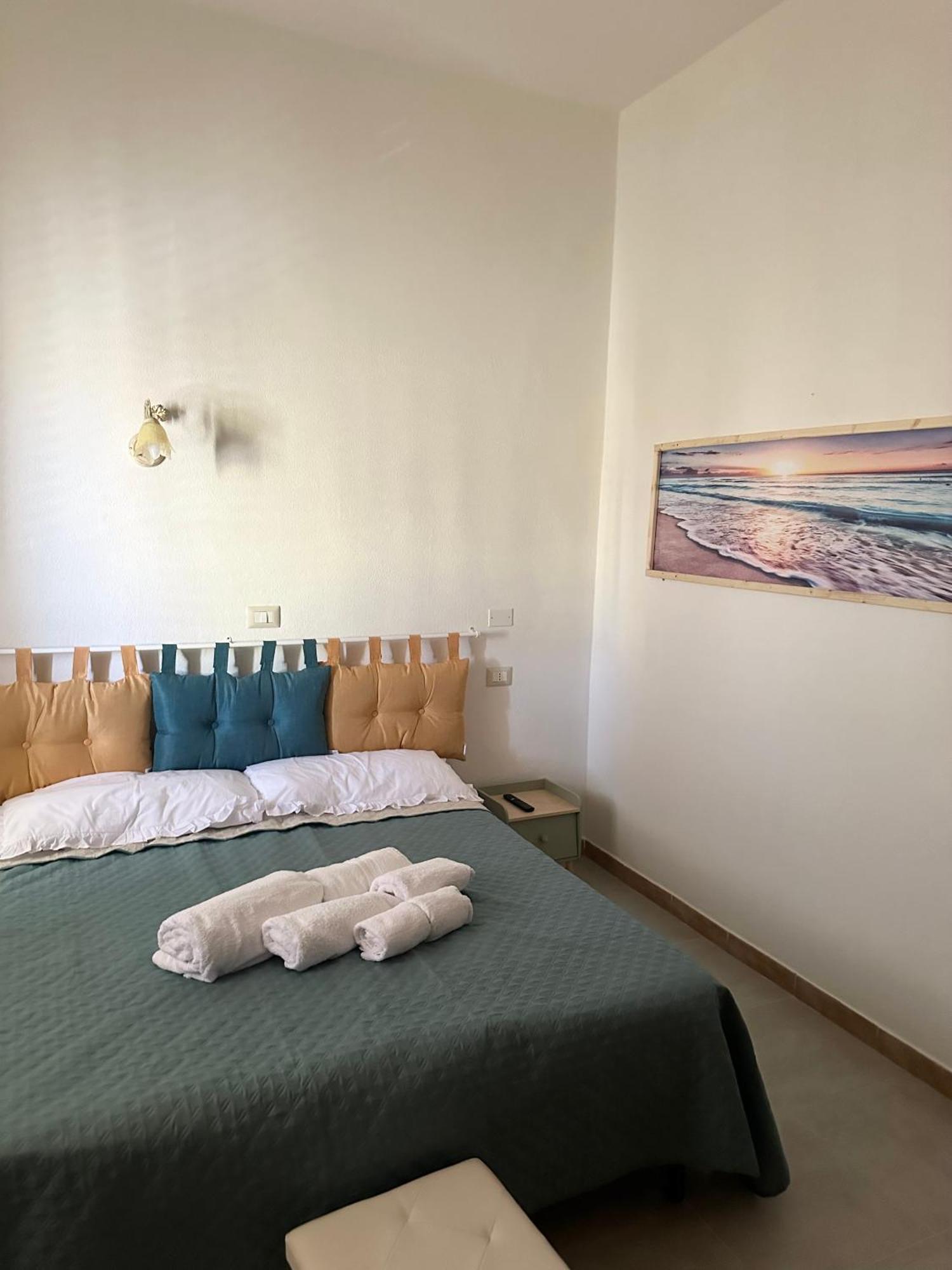 Moncici House Hotell Porto Torres Exteriör bild